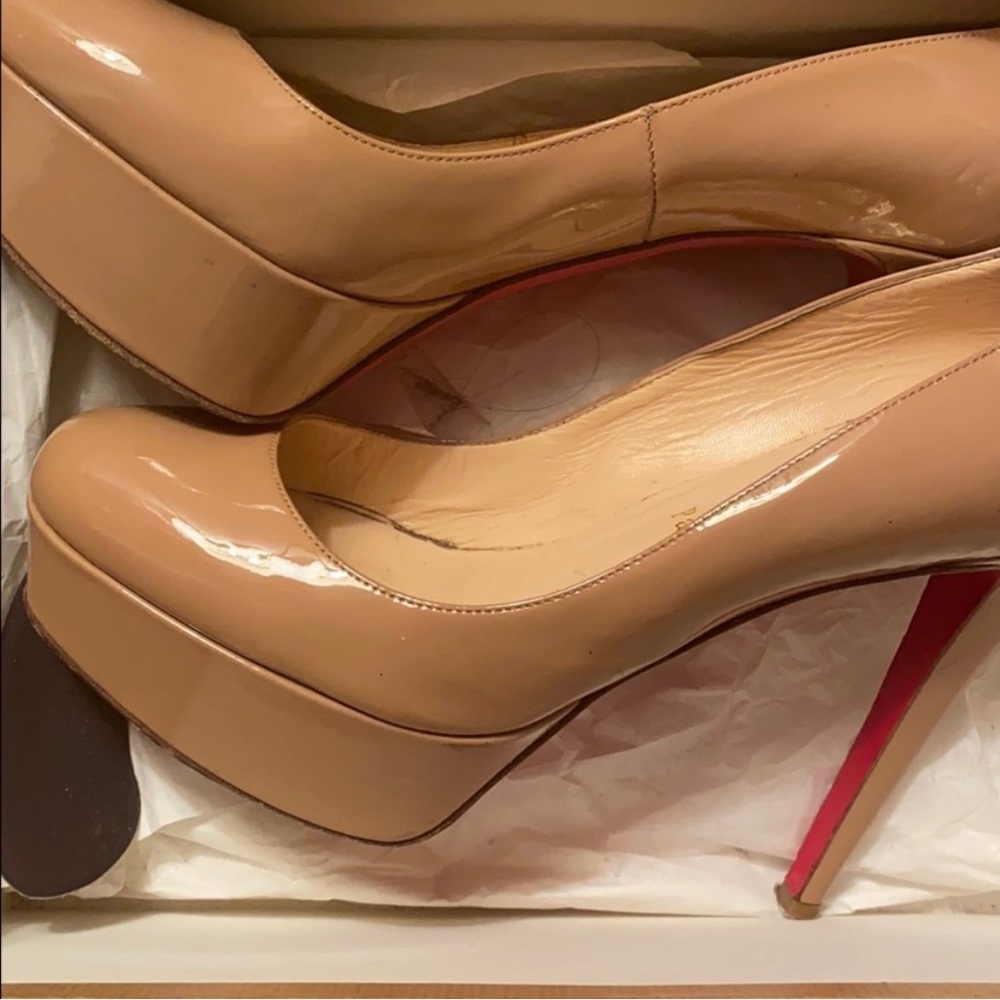 Nude Christian Louboutin pumps